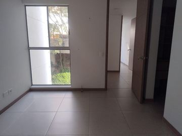 ¡Vive el lujo y la comodidad en este apartamento en venta en Altos de Menga! 🏡✨