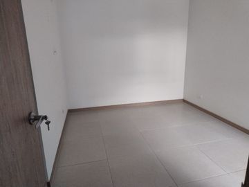 ¡Vive el lujo y la comodidad en este apartamento en venta en Altos de Menga! 🏡✨