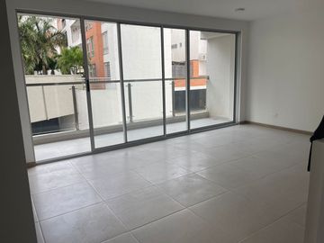 ¡Vive el lujo y la comodidad en este apartamento en venta en Altos de Menga! 🏡✨