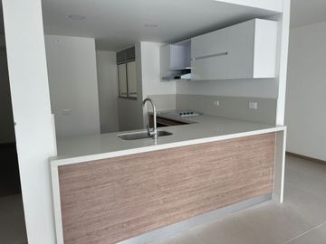 ¡Vive el lujo y la comodidad en este apartamento en venta en Altos de Menga! 🏡✨