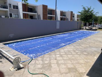 ESPACIOSO E ILUMINADO EN P.B. PRIVADA DE POCOS DEPTOS., CON AMENIDADES Y AREAS VERDES DE 3 RECAMARAS EN CORREGIDORA.