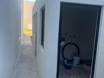 ESPACIOSO E ILUMINADO EN P.B. PRIVADA DE POCOS DEPTOS., CON AMENIDADES Y AREAS VERDES DE 3 RECAMARAS EN CORREGIDORA.