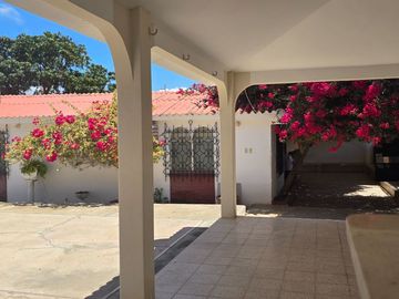 ¡Vendo Casa Esquinera 500m² en Salinas, Santa Elena, ¡Colegio Rubira!