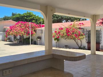 ¡Vendo Casa Esquinera 500m² en Salinas, Santa Elena, ¡Colegio Rubira!