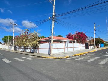 ¡Vendo Casa Esquinera 500m² en Salinas, Santa Elena, ¡Colegio Rubira!
