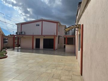 Vendo Casa Esquinera en Urbanización Estrella del Mar con 4 Dormitorios 199 m²