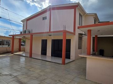 Vendo Casa Esquinera en Urbanización Estrella del Mar con 4 Dormitorios 199 m²