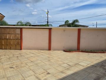 Vendo Casa Esquinera en Urbanización Estrella del Mar con 4 Dormitorios 199 m²