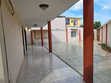 Vendo Casa Esquinera en Urbanización Estrella del Mar con 4 Dormitorios 199 m²