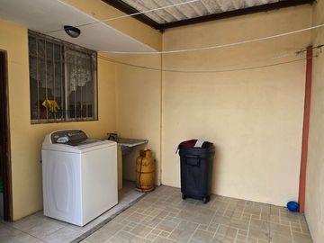Vendo Casa Esquinera en Urbanización Estrella del Mar con 4 Dormitorios 199 m²