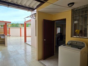 Vendo Casa Esquinera en Urbanización Estrella del Mar con 4 Dormitorios 199 m²
