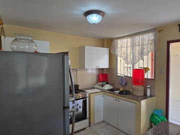 Vendo Casa Esquinera en Urbanización Estrella del Mar con 4 Dormitorios 199 m²