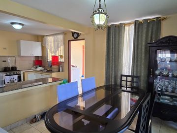 Vendo Casa Esquinera en Urbanización Estrella del Mar con 4 Dormitorios 199 m²