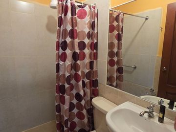 Vendo Casa Esquinera en Urbanización Estrella del Mar con 4 Dormitorios 199 m²