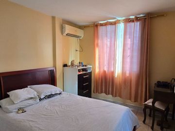 Vendo Casa Esquinera en Urbanización Estrella del Mar con 4 Dormitorios 199 m²