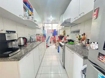 ¡Departamento En Primer Piso En Condominio Seguro Cerca A La Pucp!