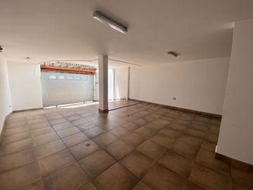 VENTA CASA 4 DORMITORIOS CON SUITE EN URBANIZACIONCAMPO ALEGRE, MONTESERRIN