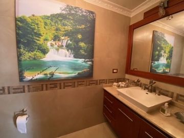 VENTA CASA 4 DORMITORIOS CON SUITE EN URBANIZACIONCAMPO ALEGRE, MONTESERRIN