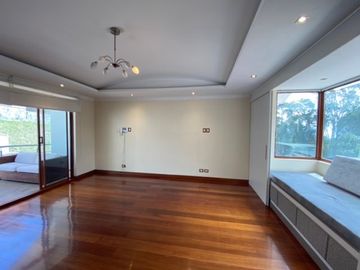 VENTA CASA 4 DORMITORIOS CON SUITE EN URBANIZACIONCAMPO ALEGRE, MONTESERRIN