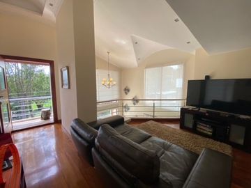 VENTA CASA 4 DORMITORIOS CON SUITE EN URBANIZACIONCAMPO ALEGRE, MONTESERRIN