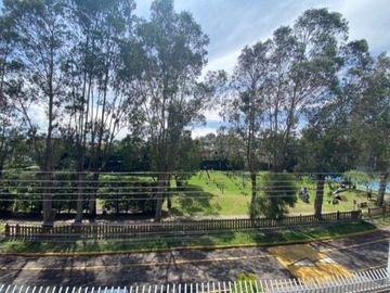 VENTA CASA 4 DORMITORIOS CON SUITE EN URBANIZACIONCAMPO ALEGRE, MONTESERRIN