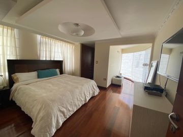 VENTA CASA 4 DORMITORIOS CON SUITE EN URBANIZACIONCAMPO ALEGRE, MONTESERRIN