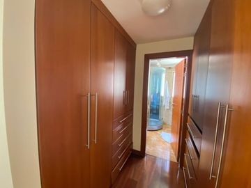 VENTA CASA 4 DORMITORIOS CON SUITE EN URBANIZACIONCAMPO ALEGRE, MONTESERRIN