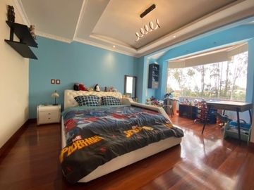 VENTA CASA 4 DORMITORIOS CON SUITE EN URBANIZACIONCAMPO ALEGRE, MONTESERRIN