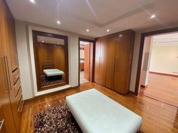 VENTA CASA 4 DORMITORIOS CON SUITE EN URBANIZACIONCAMPO ALEGRE, MONTESERRIN