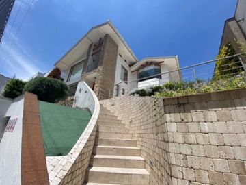 VENTA CASA 4 DORMITORIOS CON SUITE EN URBANIZACIONCAMPO ALEGRE, MONTESERRIN