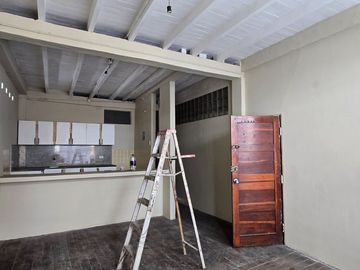 Vendo Casa 3 pisos en Gómez Rendón y la 6ava Uso Comercial - Residencial
