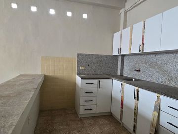 Vendo Casa 3 pisos en Gómez Rendón y la 6ava Uso Comercial - Residencial