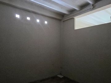 Vendo Casa 3 pisos en Gómez Rendón y la 6ava Uso Comercial - Residencial