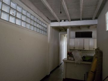 Vendo Casa 3 pisos en Gómez Rendón y la 6ava Uso Comercial - Residencial