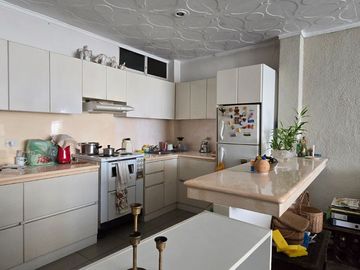 Vendo Casa 3 pisos en Gómez Rendón y la 6ava Uso Comercial - Residencial