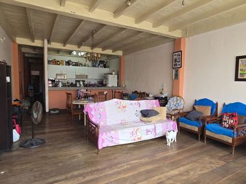 Vendo Casa 3 pisos en Gómez Rendón y la 6ava Uso Comercial - Residencial