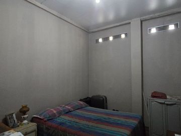 Vendo Casa 3 pisos en Gómez Rendón y la 6ava Uso Comercial - Residencial
