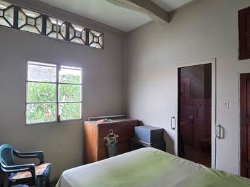 Vendo Casa 3 pisos en Gómez Rendón y la 6ava Uso Comercial - Residencial