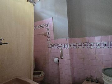 Vendo Casa 3 pisos en Gómez Rendón y la 6ava Uso Comercial - Residencial
