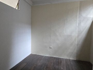 Vendo Casa 3 pisos en Gómez Rendón y la 6ava Uso Comercial - Residencial