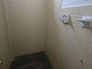 Vendo Casa 3 pisos en Gómez Rendón y la 6ava Uso Comercial - Residencial