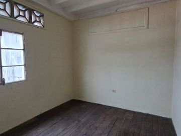 Vendo Casa 3 pisos en Gómez Rendón y la 6ava Uso Comercial - Residencial
