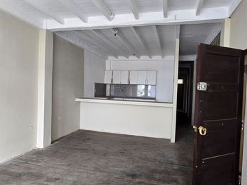 Vendo Casa 3 pisos en Gómez Rendón y la 6ava Uso Comercial - Residencial