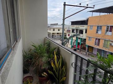 Vendo Casa 3 pisos en Gómez Rendón y la 6ava Uso Comercial - Residencial