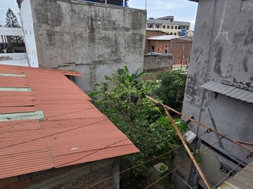 Vendo Casa 3 pisos en Gómez Rendón y la 6ava Uso Comercial - Residencial