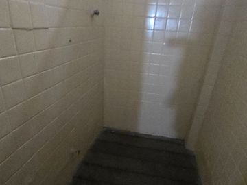 Vendo Casa 3 pisos en Gómez Rendón y la 6ava Uso Comercial - Residencial