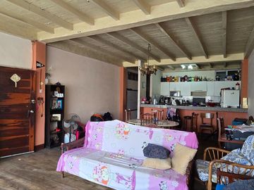 Vendo Casa 3 pisos en Gómez Rendón y la 6ava Uso Comercial - Residencial