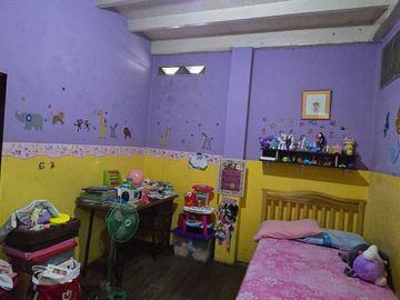 Vendo Casa 3 pisos en Gómez Rendón y la 6ava Uso Comercial - Residencial