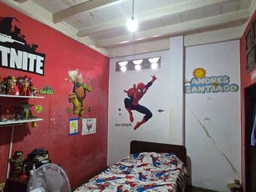 Vendo Casa 3 pisos en Gómez Rendón y la 6ava Uso Comercial - Residencial