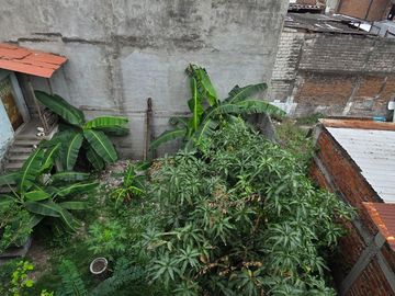 Vendo Casa 3 pisos en Gómez Rendón y la 6ava Uso Comercial - Residencial